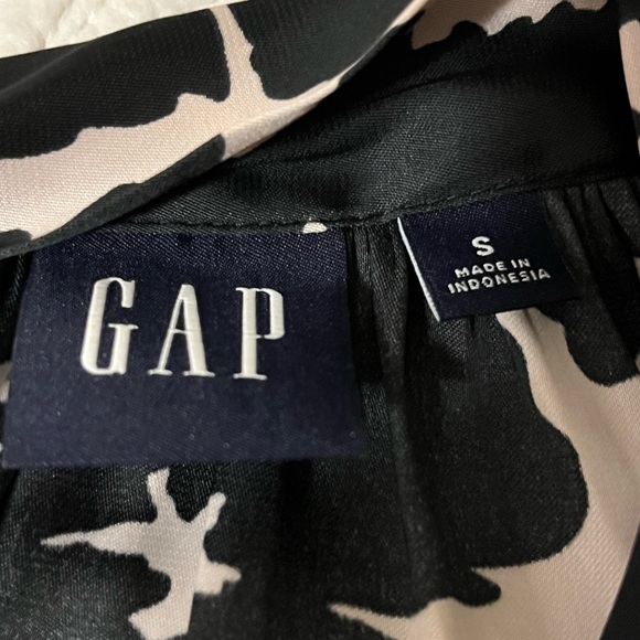 Gap Black and Off White Women's Tie front blouse, size Small - Picture 8 of 11